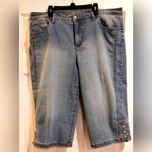 Gloria Vanderbilt Denim Capris Size 16